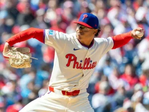 Los Filis esperan que Luzardo revierta su inicio irregular