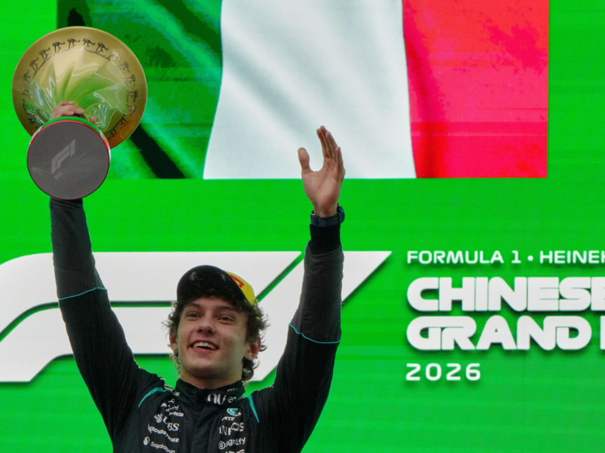 Antonelli triunfa en China y Mercedes mantiene dominio