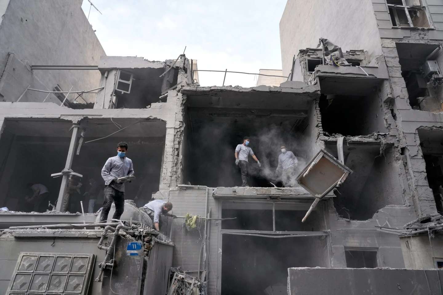 Más de 400 mujeres y niños asesinados en Irán