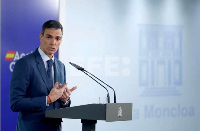 España anuncia rebaja del 10% de IVA en electricidad y carburantes