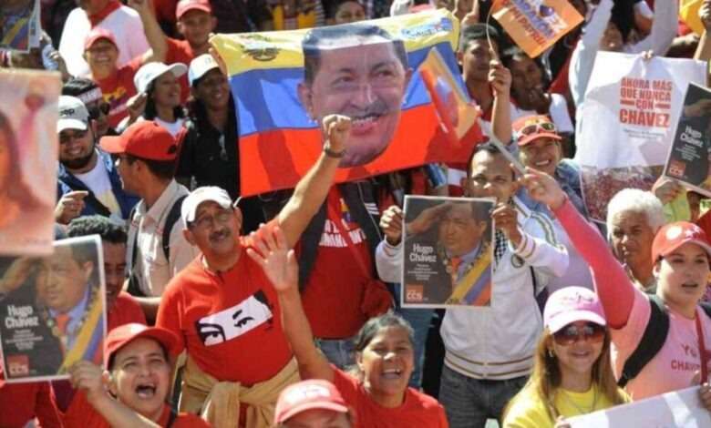 Con alegría el pueblo toma las calles para rendir tributo a Hugo Chávez