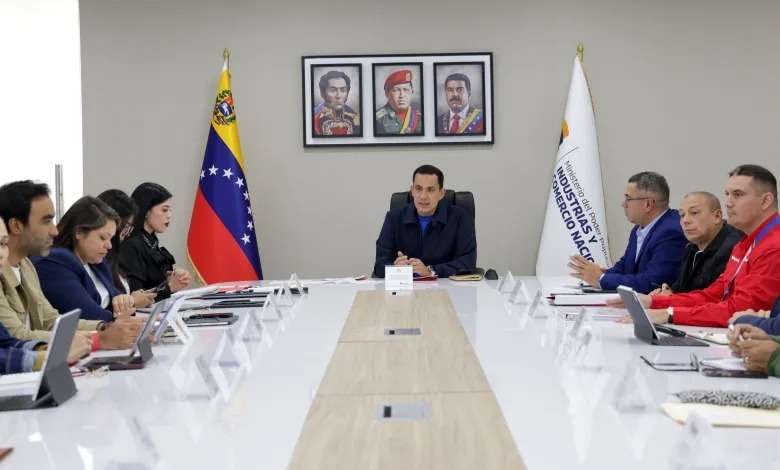 Ministro Villegas traza hoja de ruta para consolidar el aparato productivo