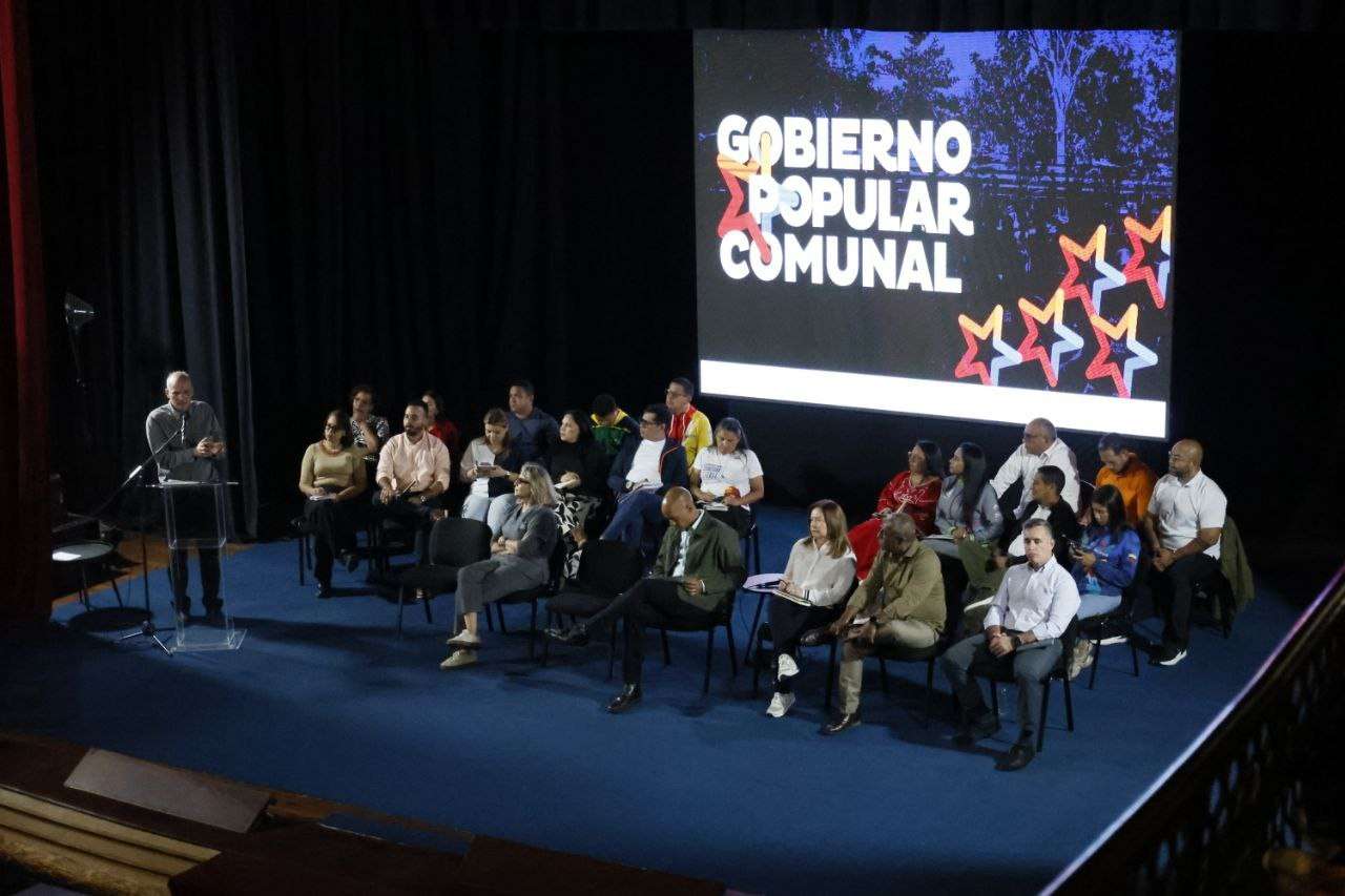 “Más Consulta Popular”, el llamado de Delcy Rodríguez al liderazgo social