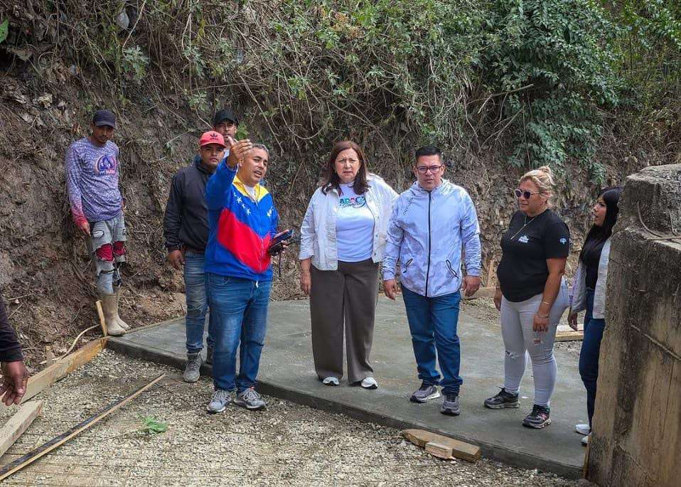 Autoridades de Caracas supervisan avance de obras en El Cementerio