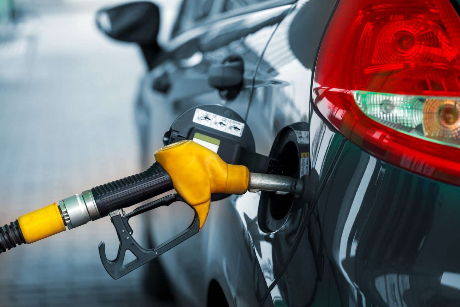 Precios de la gasolina en EEUU superan 3,50 dólares por galón