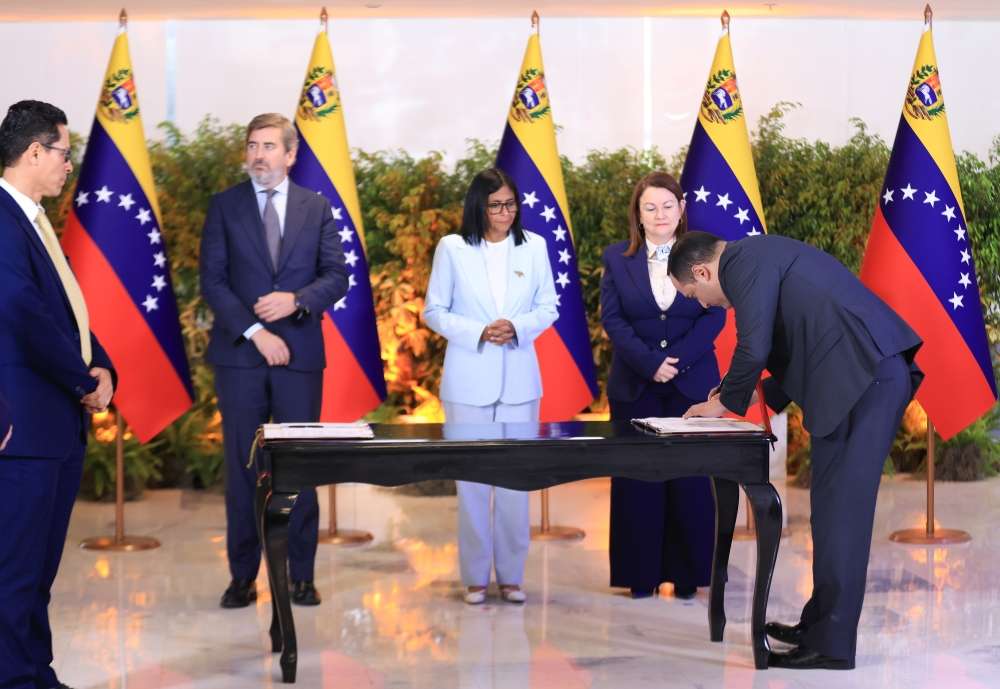 Repsol y Eni se anotan con Venezuela