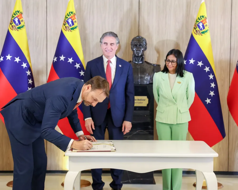 Venezuela y EEUU restablecen relaciones diplomáticas y consulares