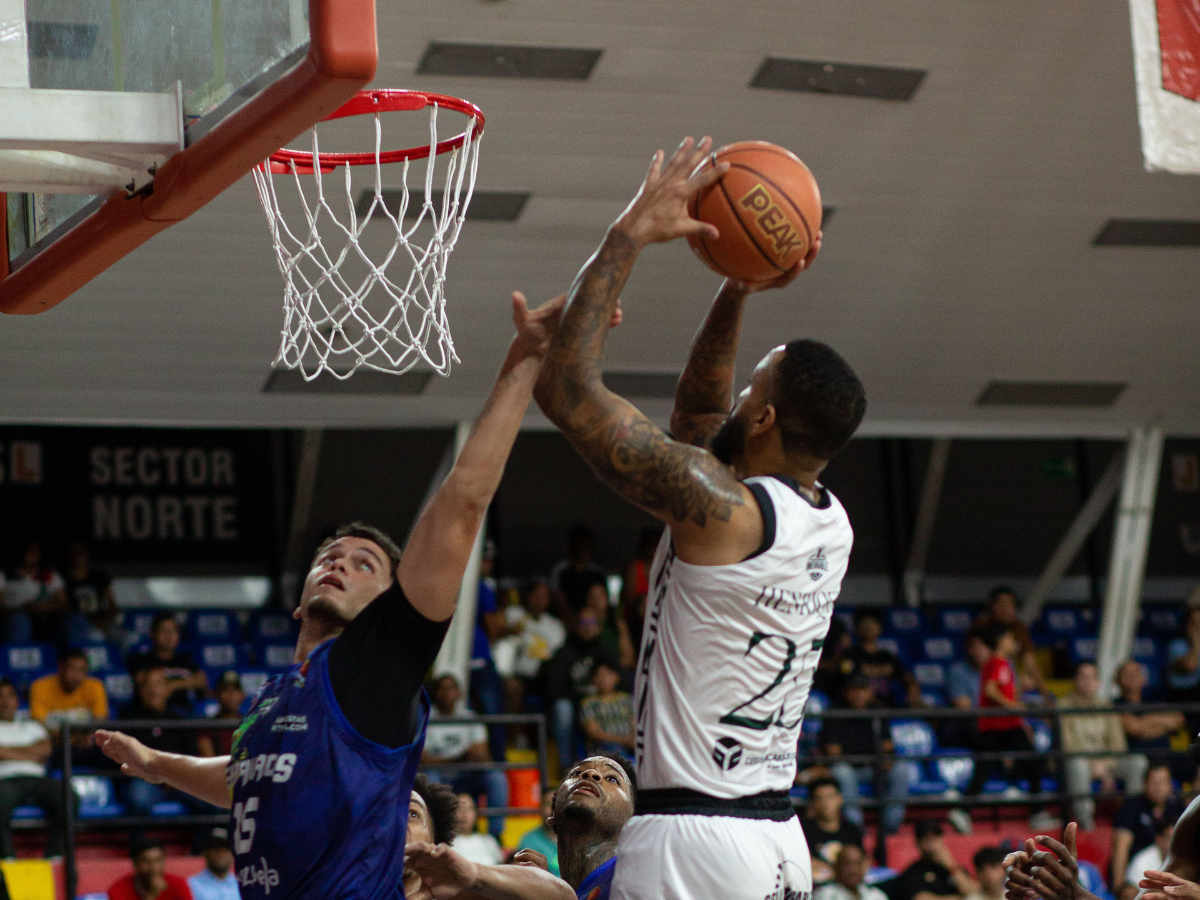 Henriquez dominó a Centauros y Hamilton sorprendió a Guaiqueríes