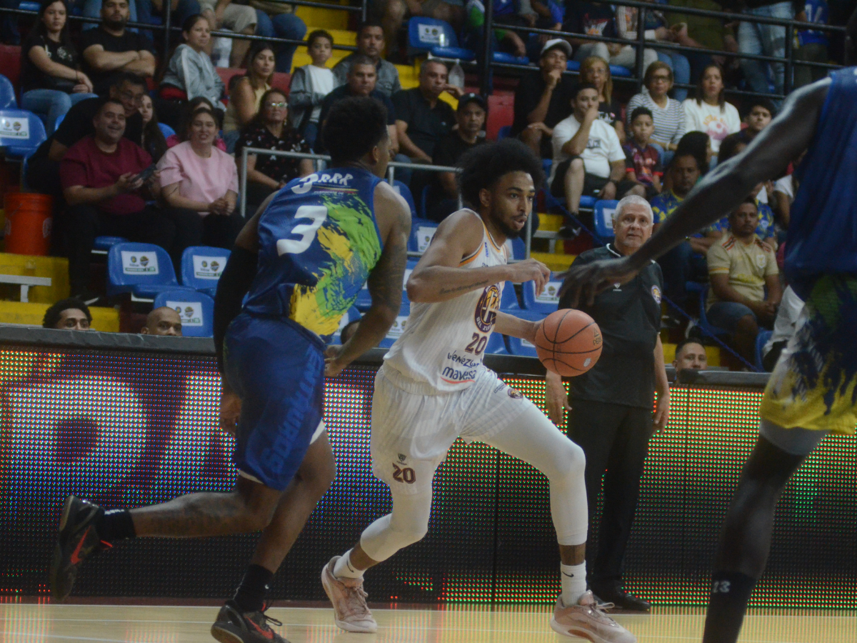 Voncameron Davis imparable en el Hermanas Gonzalez