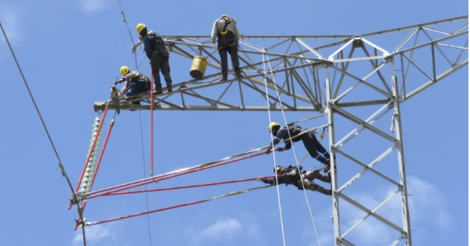 Bolivia abre el mercado eléctrico a la inversión privada para la exportación de energía