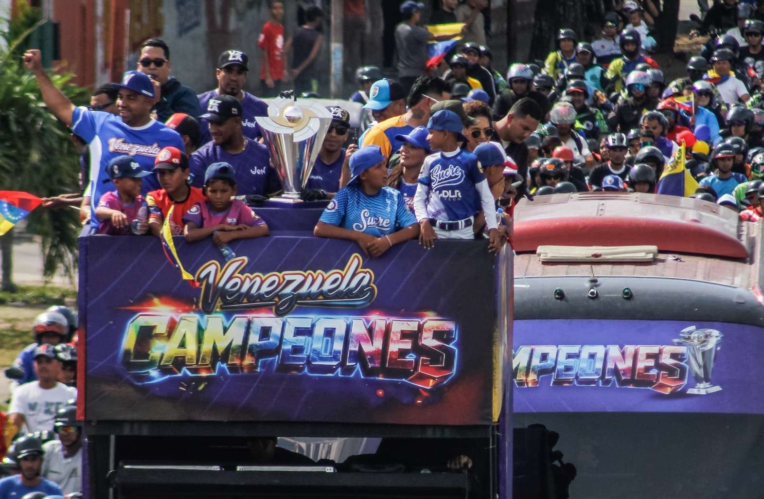Trofeo del Clásico Mundial de Béisbol recorrió las calles de Cumaná