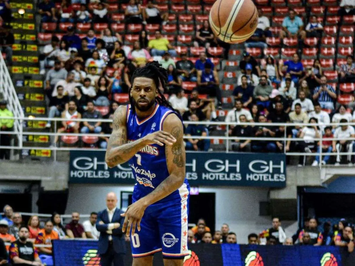 Donta Smith le da un triunfo de infarto a Trotamundos