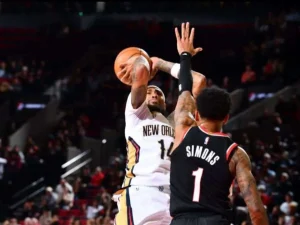 Brandon Ingram preocupa a los Raptors