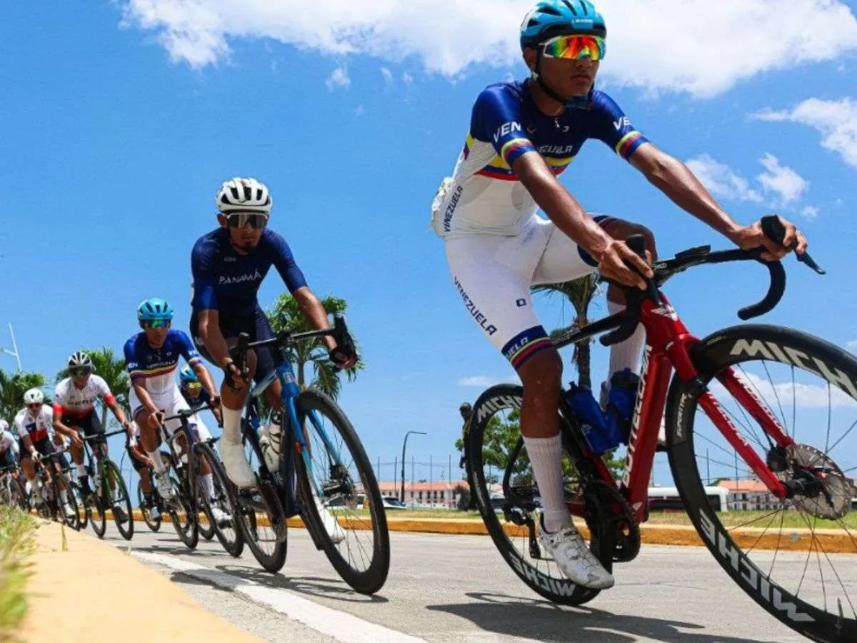 Edward Ayala conquistó el oro en ciclismo de ruta