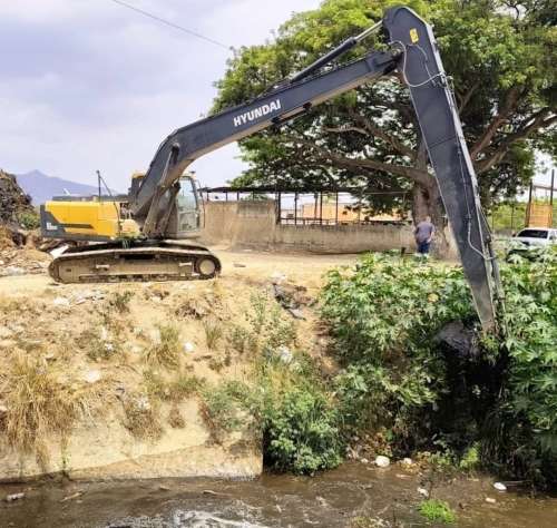 Aragua sanea el Dique Cari Cari para prevenir inundaciones