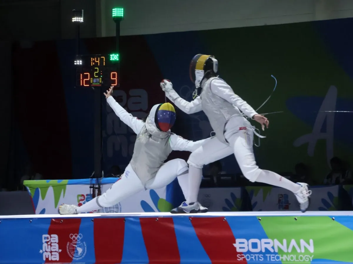 Emily Torrez oro en esgrima
