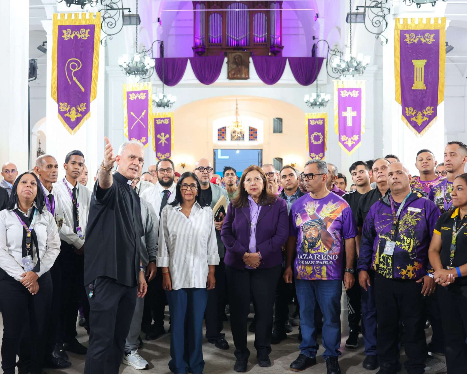 Presidenta (E) visitó basílica de Santa Teresa en vísperas del Miércoles Santo