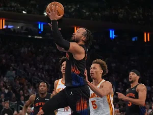 Knicks aplastan a los Hawks y se ponen a tiro de gracia