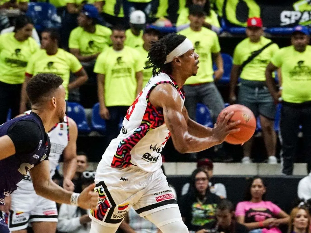 Pioneros se asaltó Parque Miranda frente a Spartans