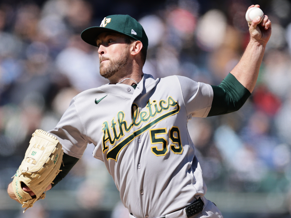 Jeffrey Springs lleva juego sin hits al séptimo y A's doblegan a Yankees