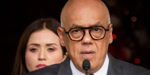 Jorge Rodríguez asegura que el racismo es un “karma para el espíritu” de quienes lo expresan