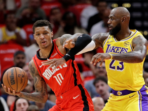 James anota el triple del empate y Lakers remontan