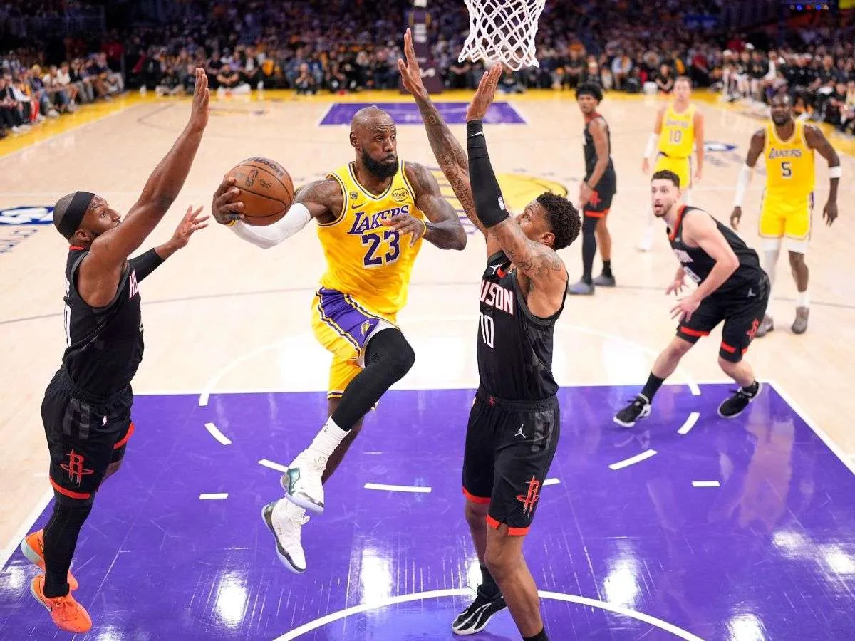Lakers pican adelante ante Rockets