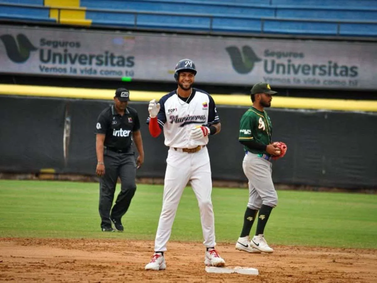 Marineros barrió a Samanes y se afianza en la cima