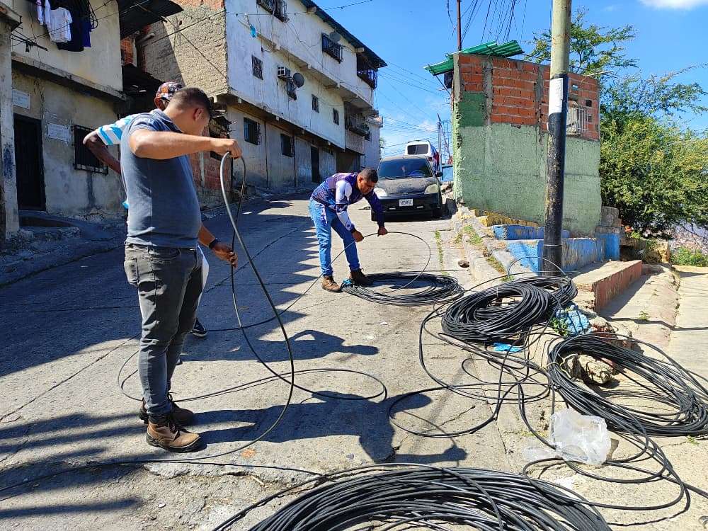 Cantv instala fibra óptica en más de 1.000 hogares de Catia