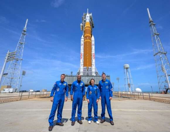 La misión Artemis II alcanza la órbita de la Tierra y emprende su viaje a la Luna
