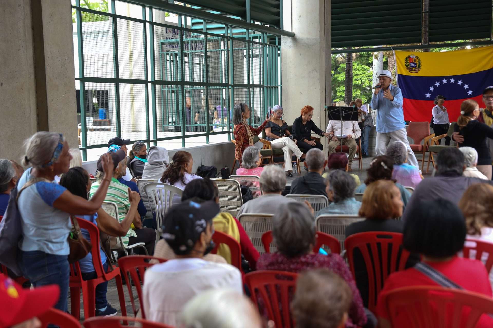Los abuelos piden el cese del bloqueo económico