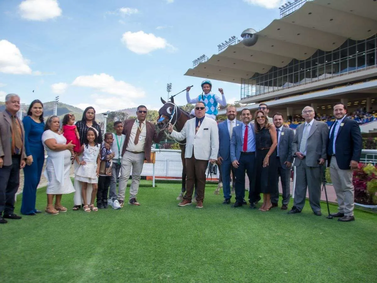 Ponsigué y Búnker deciden el J. V. Tovar