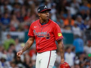 Raisel Iglesias fue puesto lista de lesionados por Atlanta