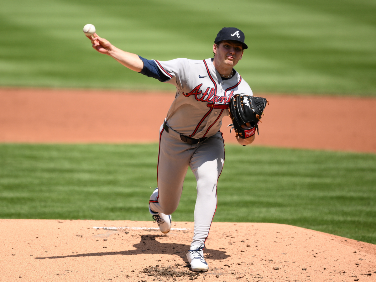 Ritchie permite jonrón en su 1er lanzamiento en MLB pero guía victoria de Bravos