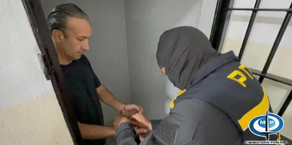 Exfiscal Mundaray asegura que Tareck El Aissami llegó en silla de ruedas a tribunales