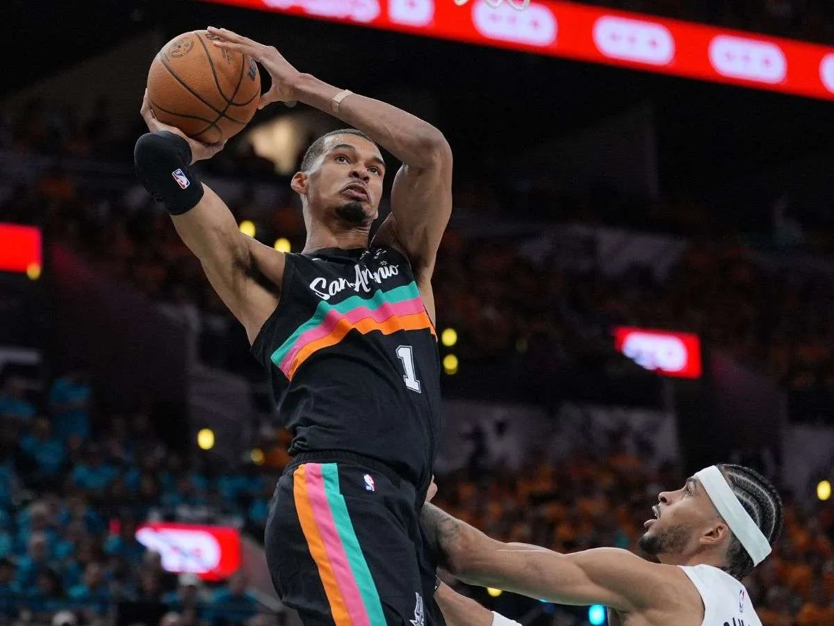 Wembanyama estuvo imparable en su debut de playoffs