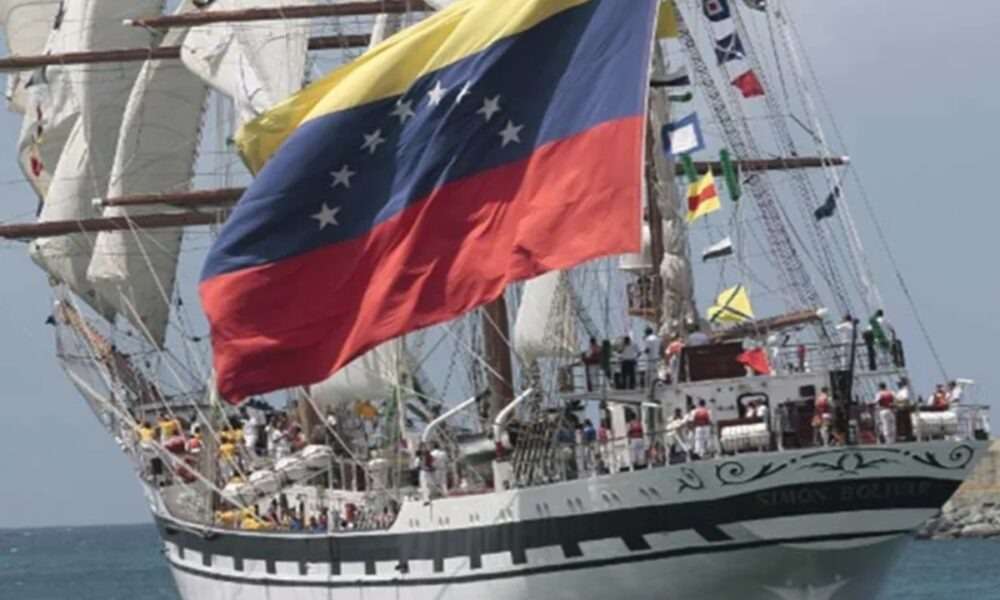 Buque Escuela Simón Bolívar arriba a Dominica en misión de paz