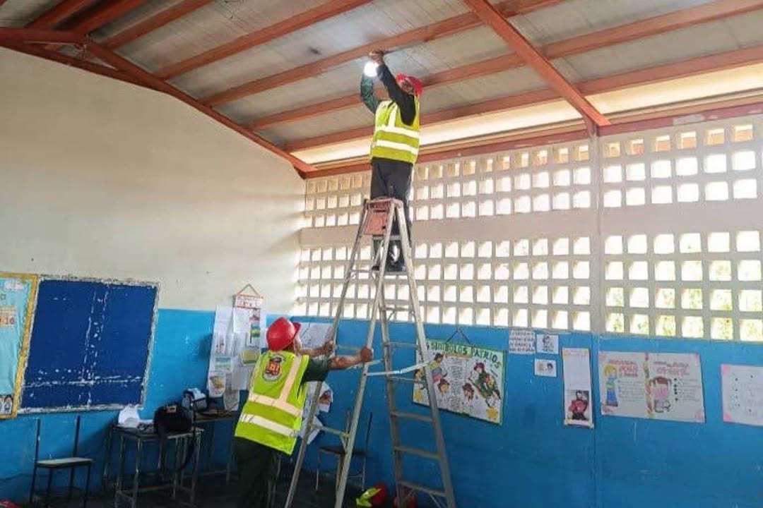 Rehabilitan la escuela Carmen Consoño en Caracas