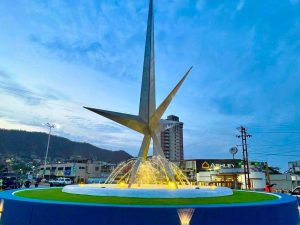 Reinauguran la Redoma de los Bomberos y restauran el icónico «Heptaedro al Cielo»