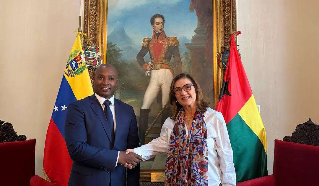 Venezuela y Guinea-Bisáu evalúan planes de conexión aérea y marítima