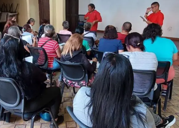 Comunas de Caracas se forman en planificación familiar