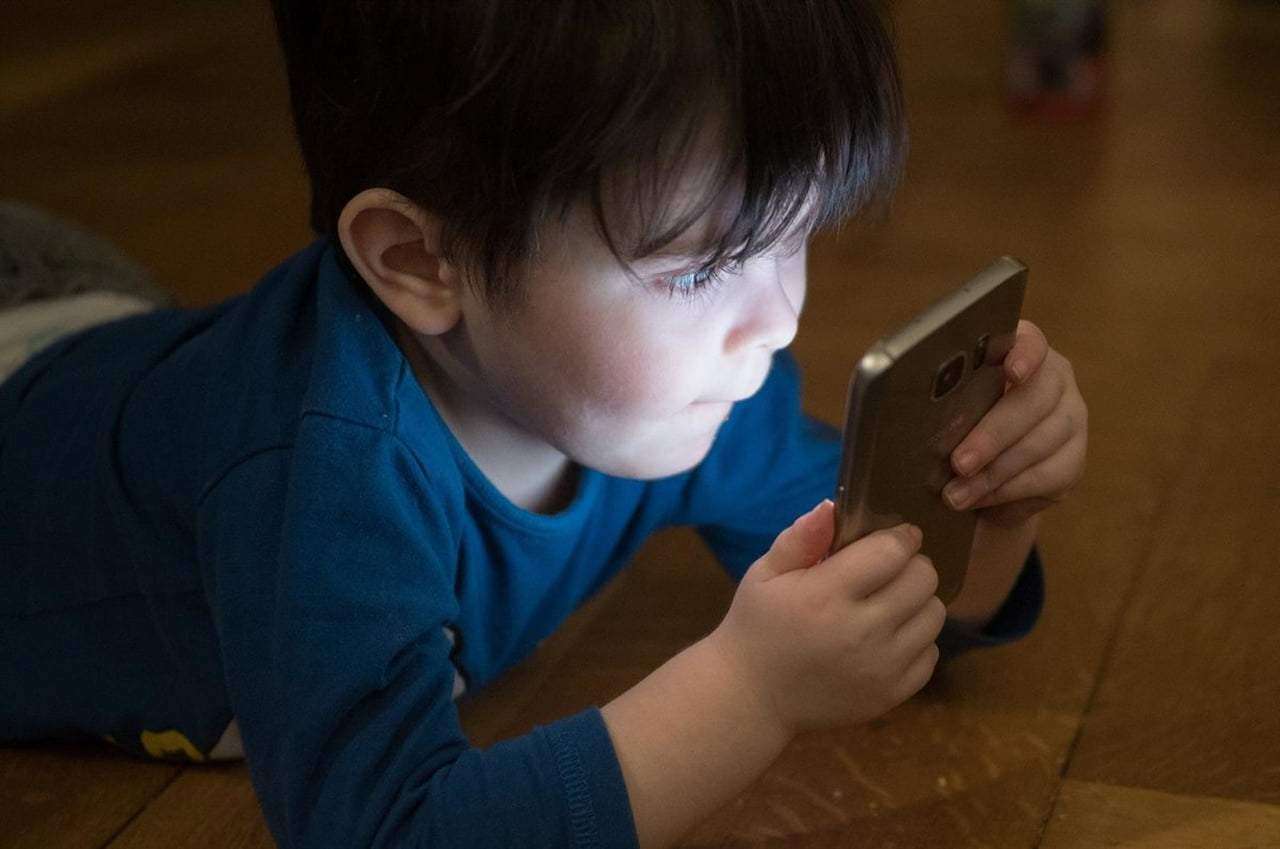 El consumo intensivo de videos cortos y RRSS afecta la memoria y el autocontrol en niños