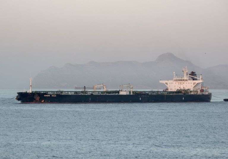 Buque de Irán logra romper el bloqueo de EEUU