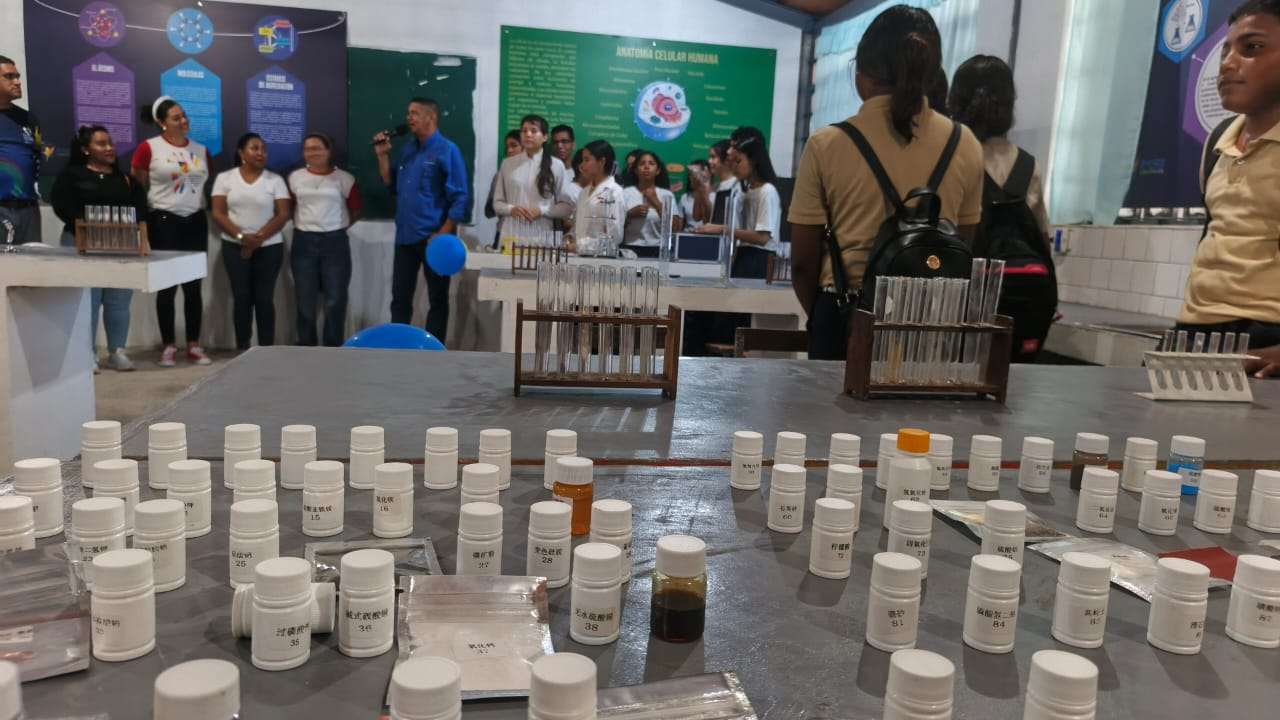 Dos laboratorios de ciencias estrena el Dionisio López Orihuela en Tucupita