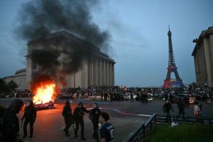París es «zona de guerra» con destrozos millonarios y cientos de detenidos tras triunfo del PSG