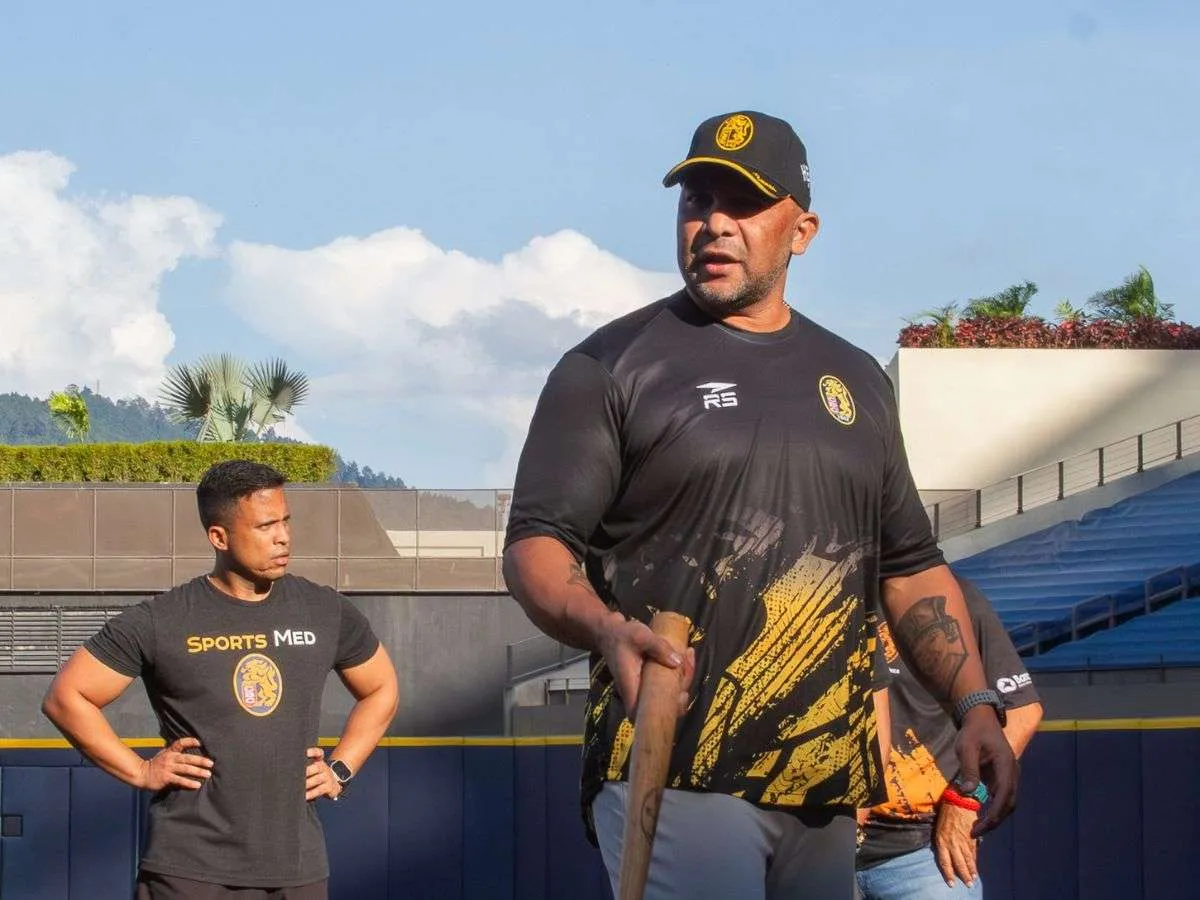 Álex González y otros tres coaches no siguen con Leones