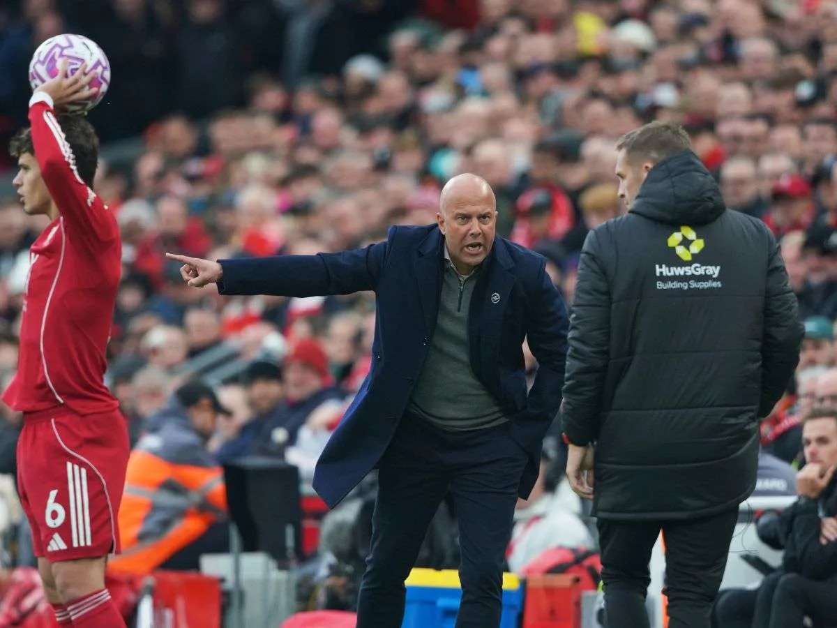 Arne Slot no sigue como entrenador del Liverpool