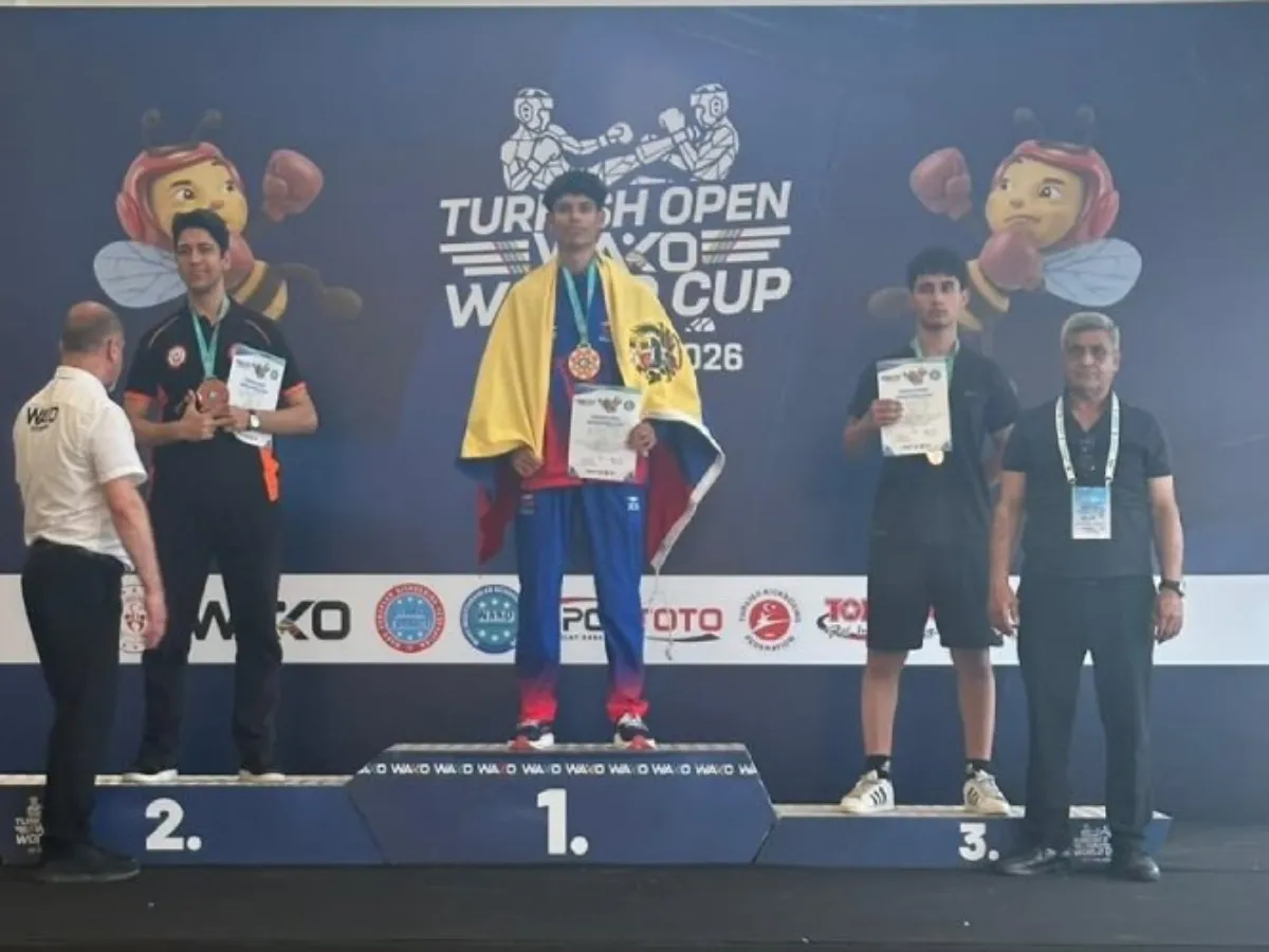 Cobo ganó tres oros en Mundial de Kickboxing