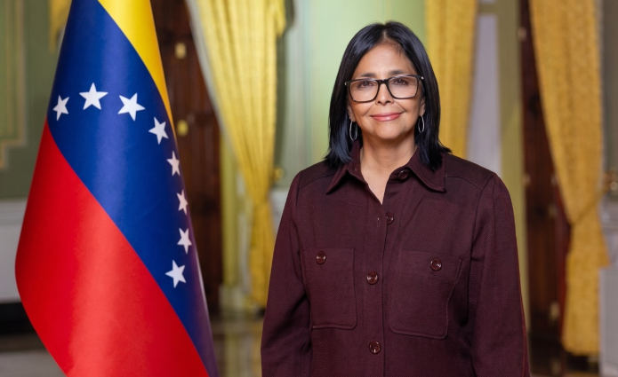 La foto oficial de la presidenta Delcy Rodríguez para líneas de mando de la Fanb