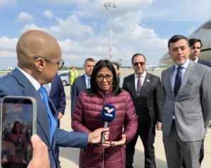 Delcy Rodríguez llegó a La Haya para defender la Guayana Esequiba